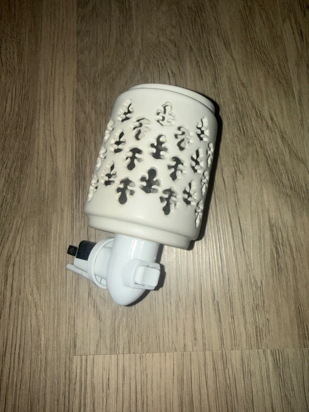 ScentSationals Whisper White Ceramic Floral Cutout Plug-In Wax Warmer